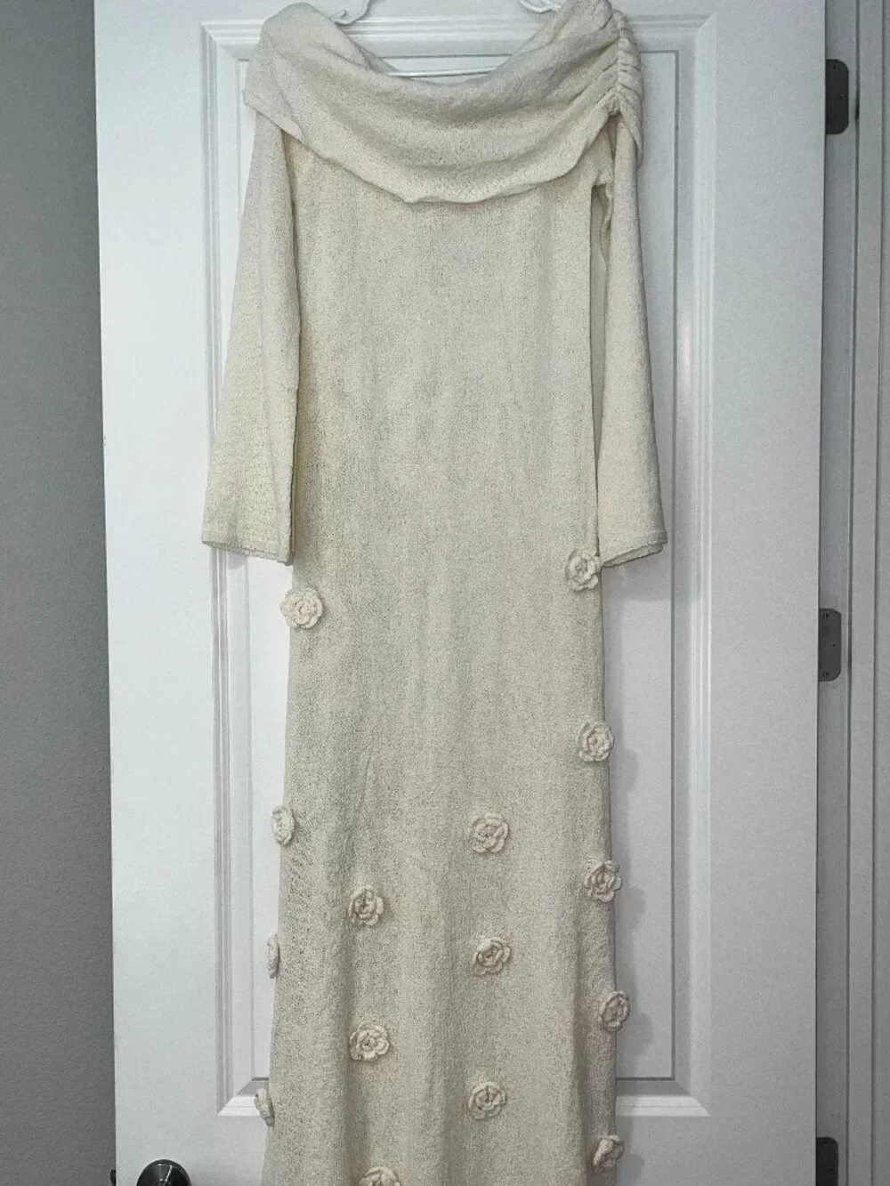 ✨ MESHKI Kiki Off Shoulder Rose Maxi Dress - Ivory (XL) NWT ✨ - Picture 3 of 4